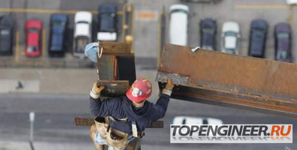 Монтаж балок - монтажник