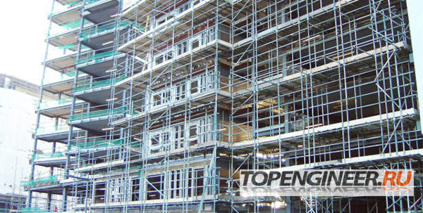 Монтаж многоэтажных зданий - строительные леса и опалубка монолитного здания