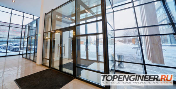 Изготовление алюминиевых конструкций - входная группа из стекла и алюминия