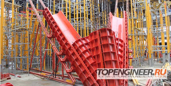 Изготовление железобетонных конструкций - заливка колонн