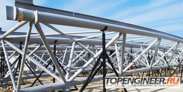 Изготовление стальных конструкций - объемные фермы на строительной площадке